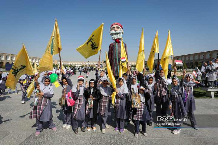 تجمع کودکان اصفهانی در حمایت از کودکان غزه و جبهه مقاومت