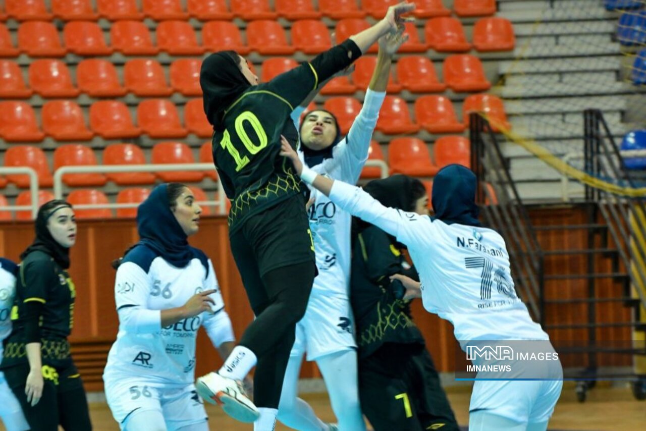 جدال صدرنشینی در گچساران/ دیدار مهم طلاییها در نقش جهان