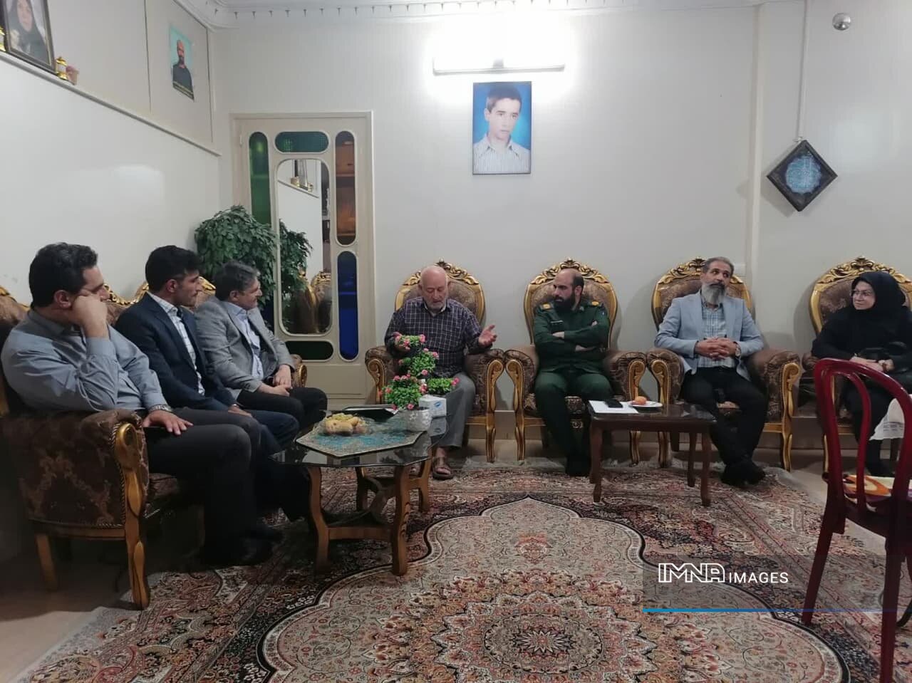 تکریم خانواده شهدا مایه عزت جامعه میشود