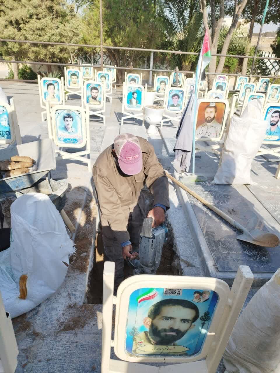 آمادهسازی مزار شهید نیلفروشان در گلستان شهدای اصفهان+ تصاویر