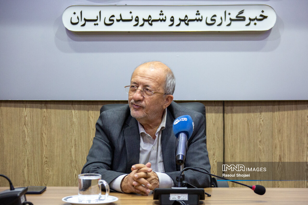 مدیریت واحد شهری بهنفع دولت و مردم است/عملیات احداث خط ۳ متروی اصفهان بهزودی آغاز میشود