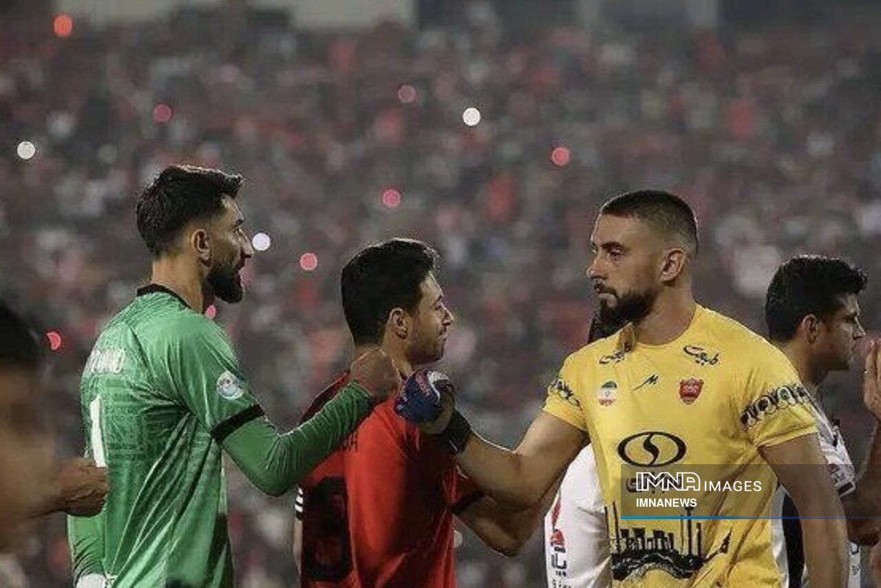 سبک دروازهبانی الکسی گندوز مانند سیدمهدی رحمتی است