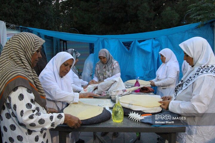 مدیران استان کرمان برای ثبت ملی جشنواره نان همت کنند