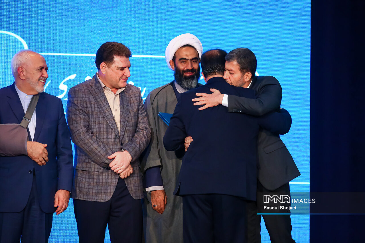 فرصتهایی که به توان وفاق رسید؛ ضعفهایی که زیر رادیکال میروند