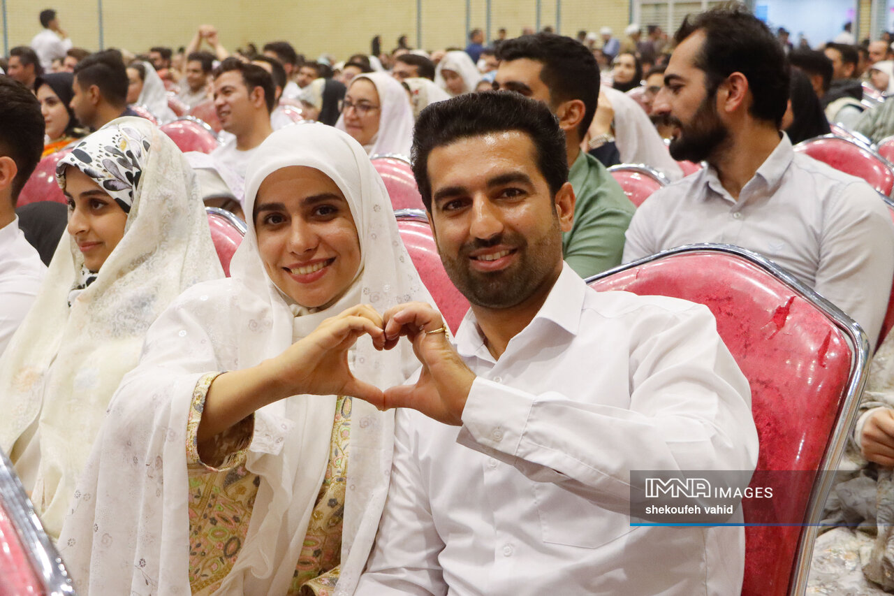 انقلاب اسلامی، بازگشت زنان به ریشههای اصالت و کرامت