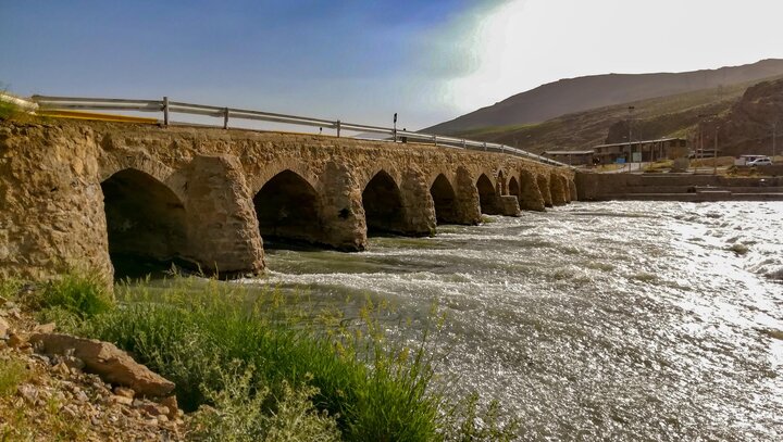 خطر در کمین پل تاریخی اورگان چادگان