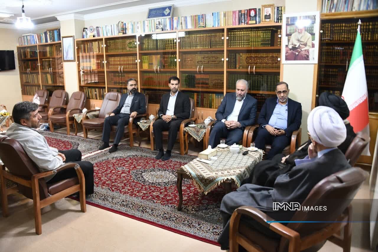 برای ساماندهی وضعیت بازاربزرگ از شهرداری اصفهان حمایت میکنیم