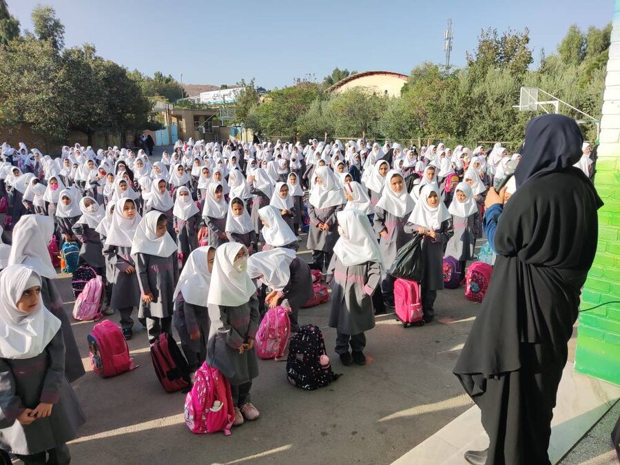 کمبود سرانه آموزشی در قم/ دانشآموزان چشم انتظار تصمیم مسئولان