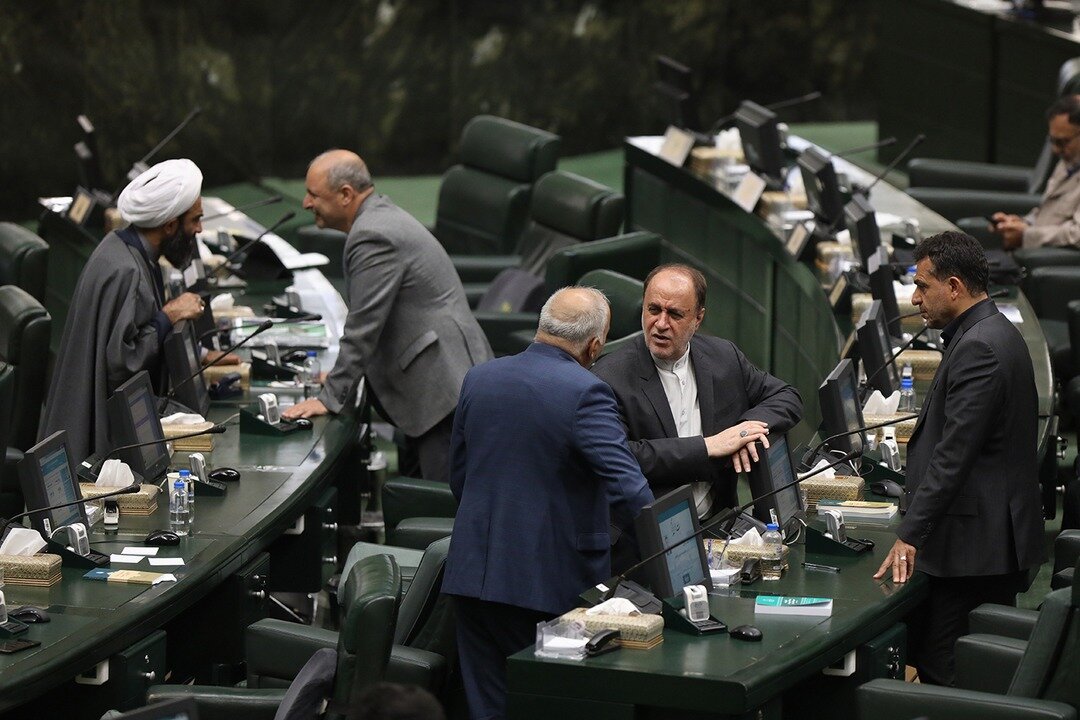 از اصلاح نظام بانکی با انحلال بانک آینده تا دیدار لاریجانی با نماینده عمان