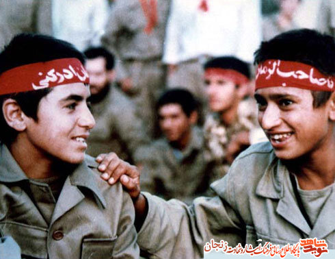 مشق عشق دانشآموزان در کلاس انقلاب