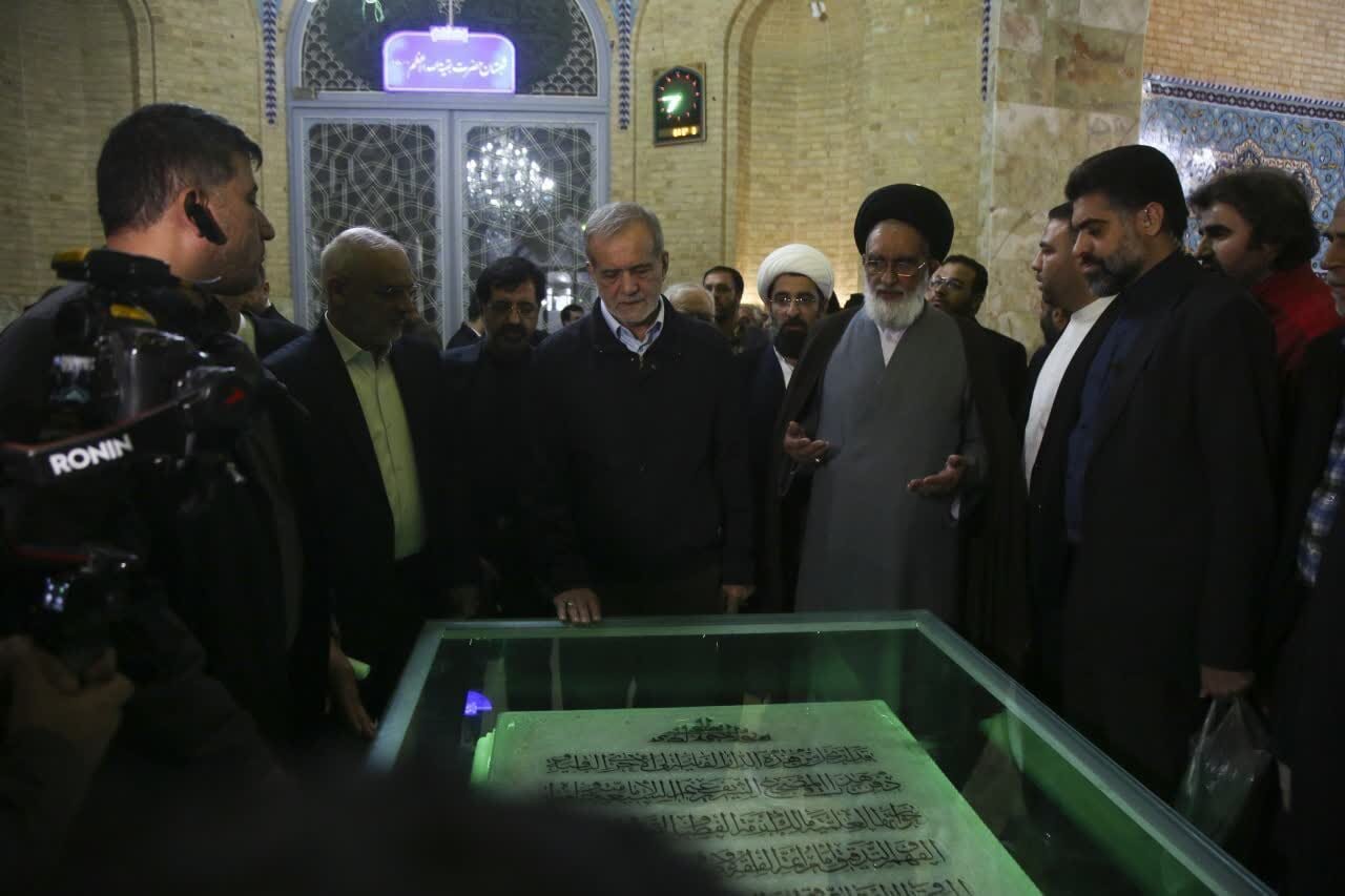 رئیسجمهور به زیارت مقابر علما و مراجع تقلید در قم رفت