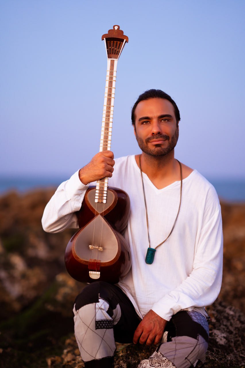 تار ایرانی به جزایر سهگانه میرود