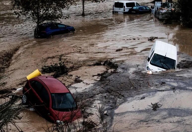 تعطیلی اسپانیا در پی بازگشت بارانهای سیلآسا