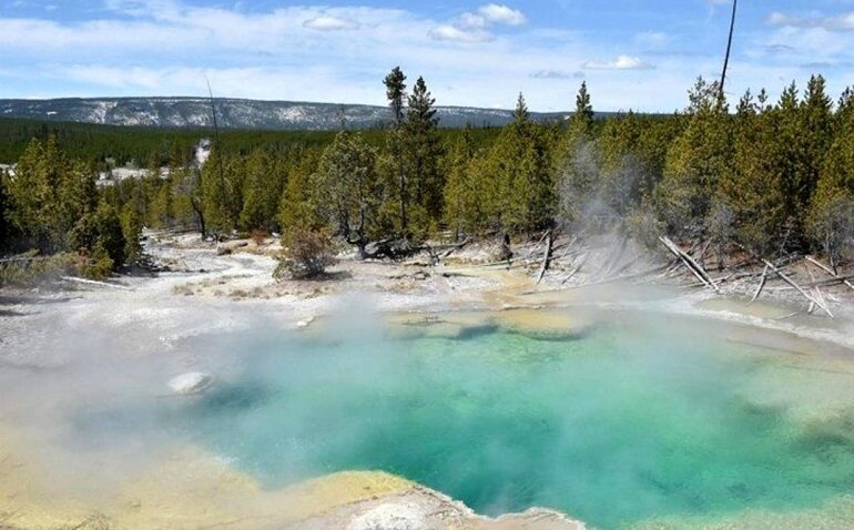 سفر به قلب طبیعت/ چشمههای آبگرم، گنجینهای پنهان برای آرامش و درمان