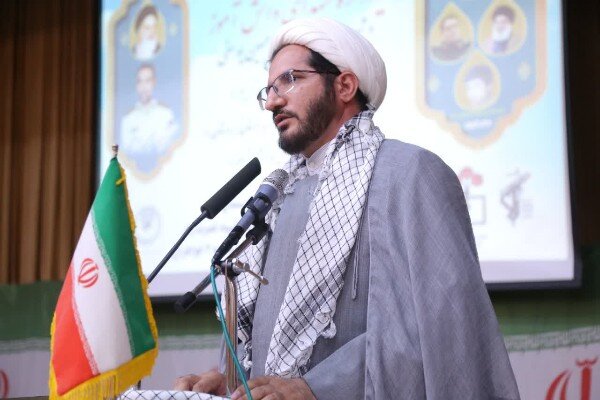 دشمن با فضای مجازی نقشههای شوم خود را دنبال میکند