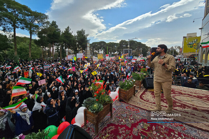 راهپیمایی 13 آبان در نجف آباد