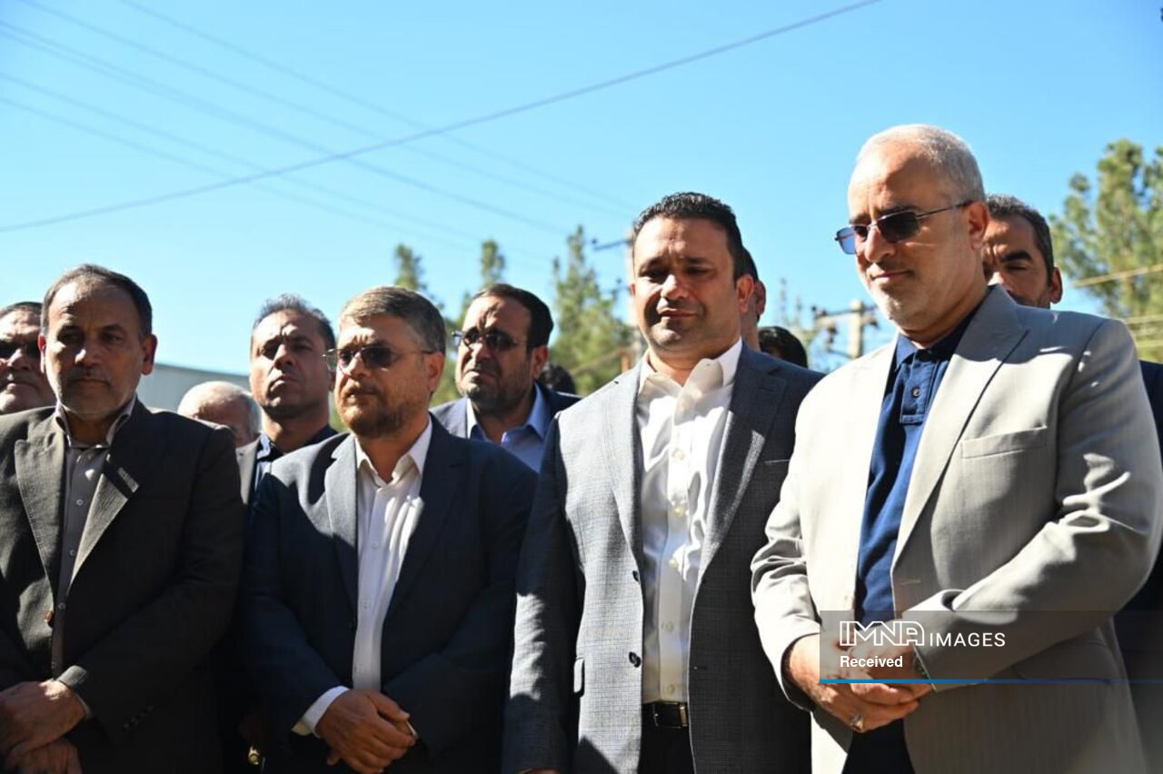 از سردیس بنیانگذار گروه تولیدی کاشی فخار رونمایی شد