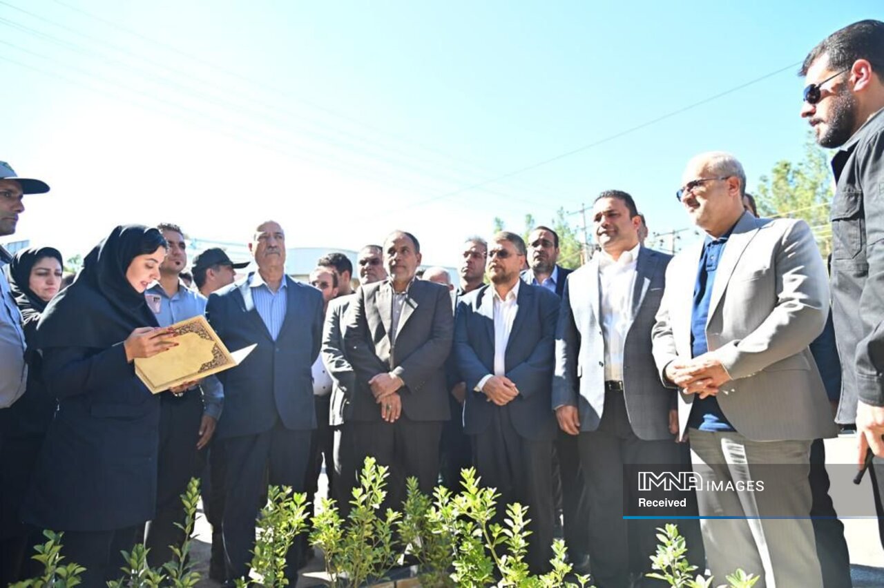 از سردیس بنیانگذار گروه تولیدی کاشی فخار رونمایی شد