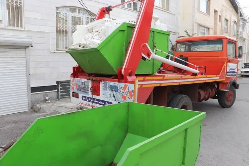 آغاز جمعآوری مکانیزه نخالههای ساختمانی از مقابل درب منازل در ارومیه