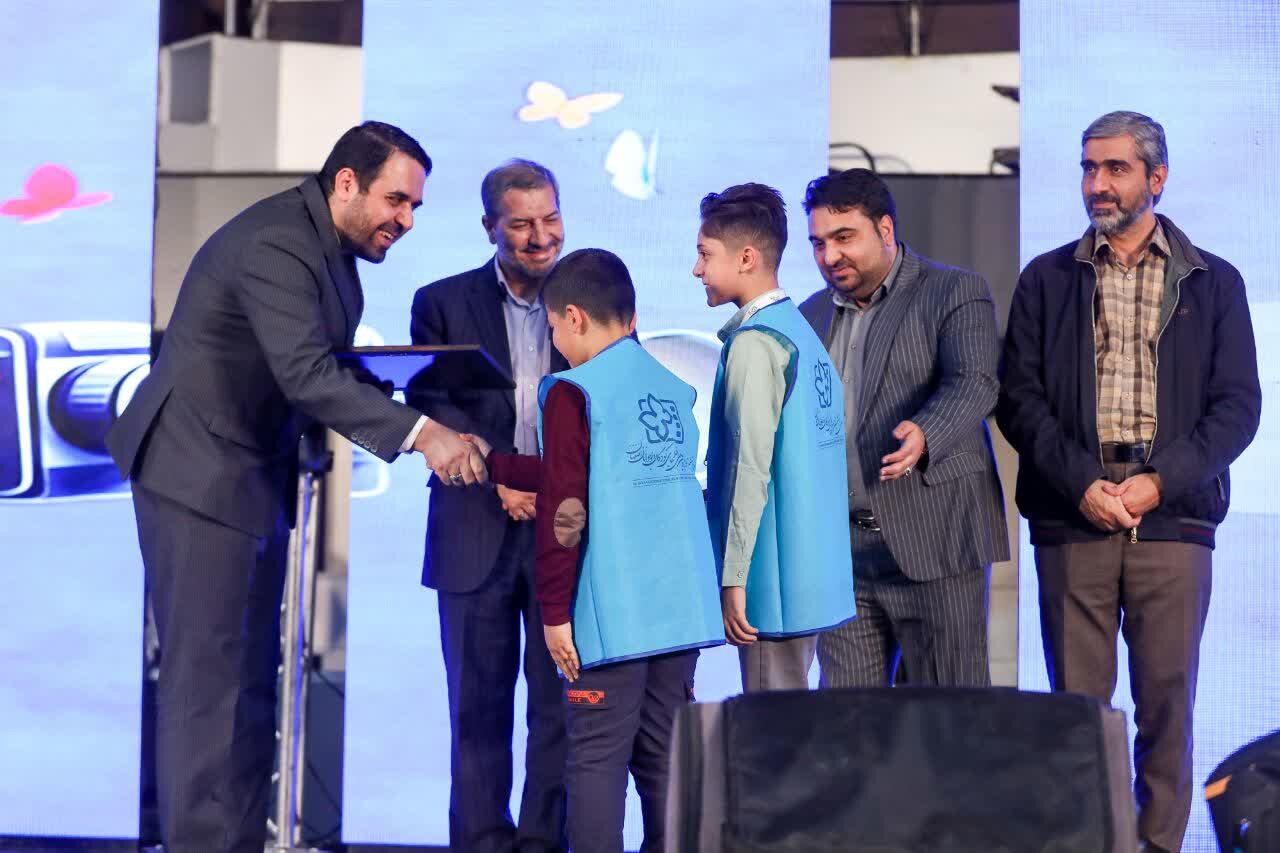 داوران نوجوان، پیامآوران آزادی در جهان