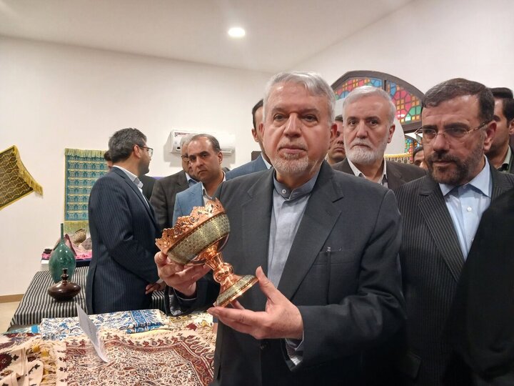 Minister of Cultural Heritage Inaugurates Art Bazaar in Shiraz to Boost Handicrafts