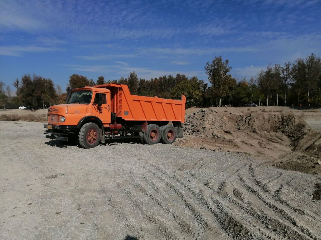 آمادهسازی بستر زایندهرود توسط نیروهای خدمات موتوری اصفهان