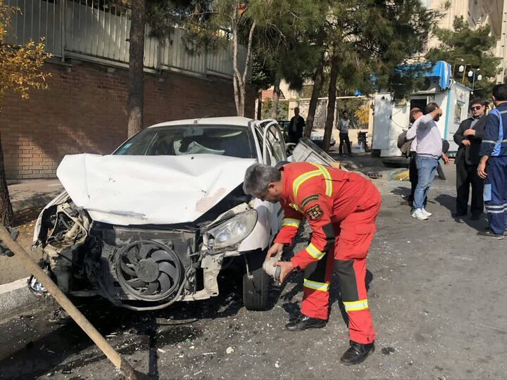 برخورد کامیون با ۱۴ خودرو حادثه‌ آفرید