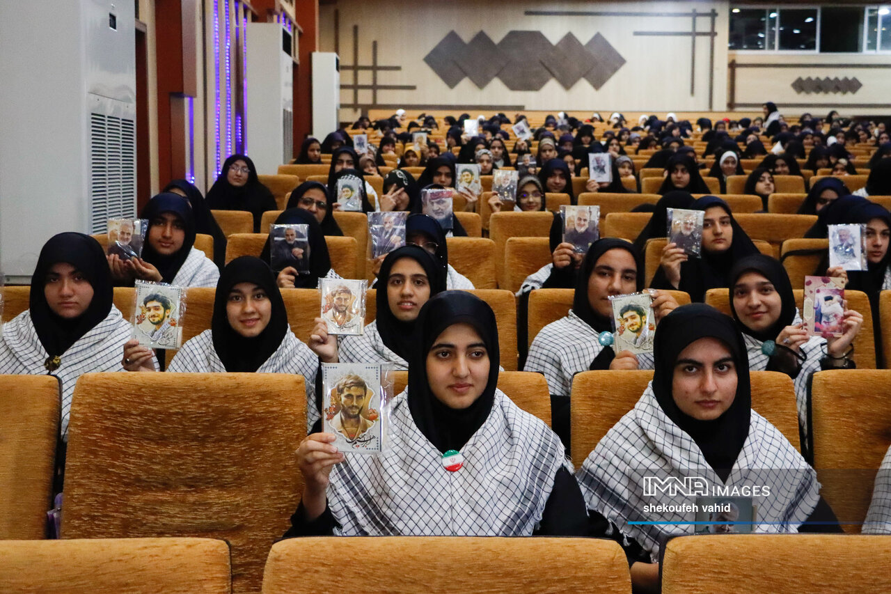زندگی بر مدار شهدا؛ تحکیم پیوند هویت و ارزشهای اخلاقی مفاخر ملی با پرورش دانشآموزان