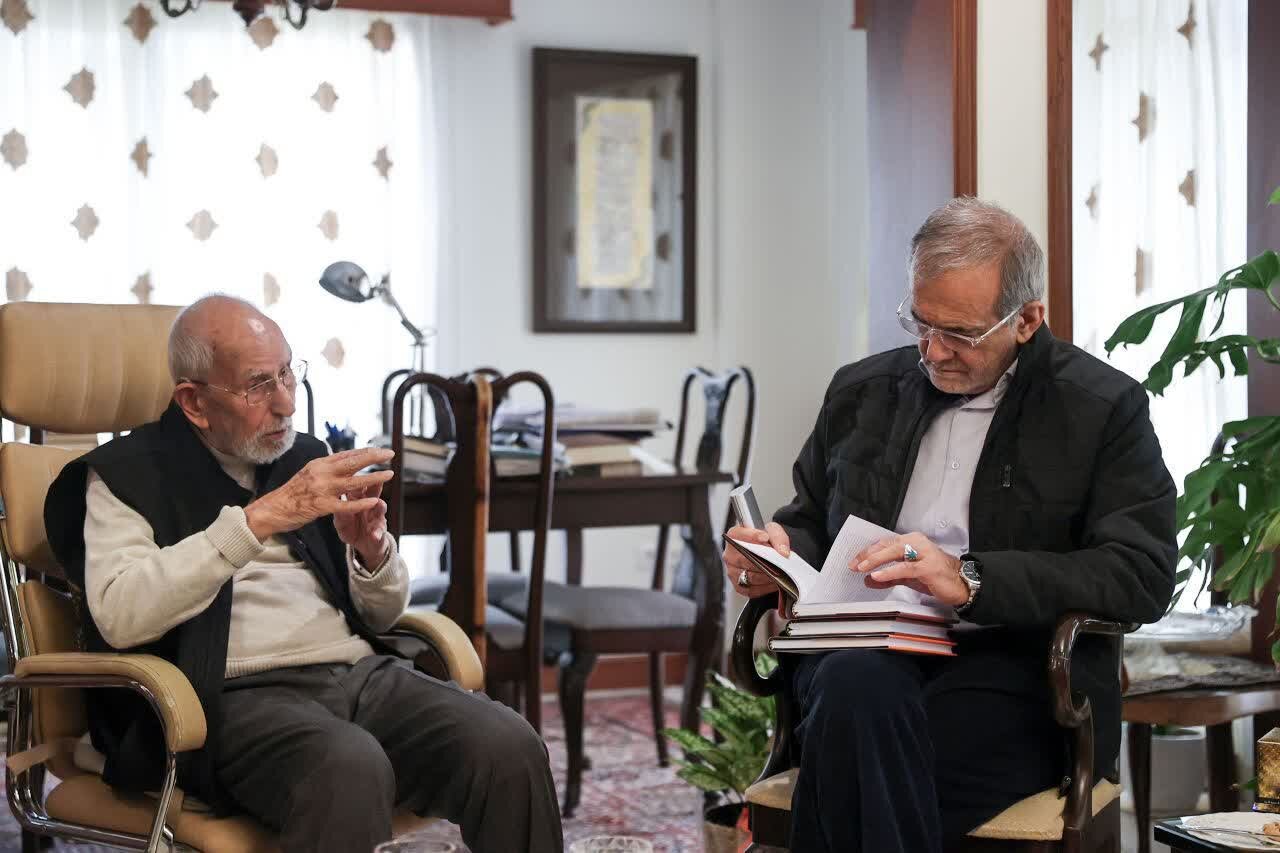 دیدار رئیسجمهور و وزیر فرهنگ با استاد محمدعلی موحد