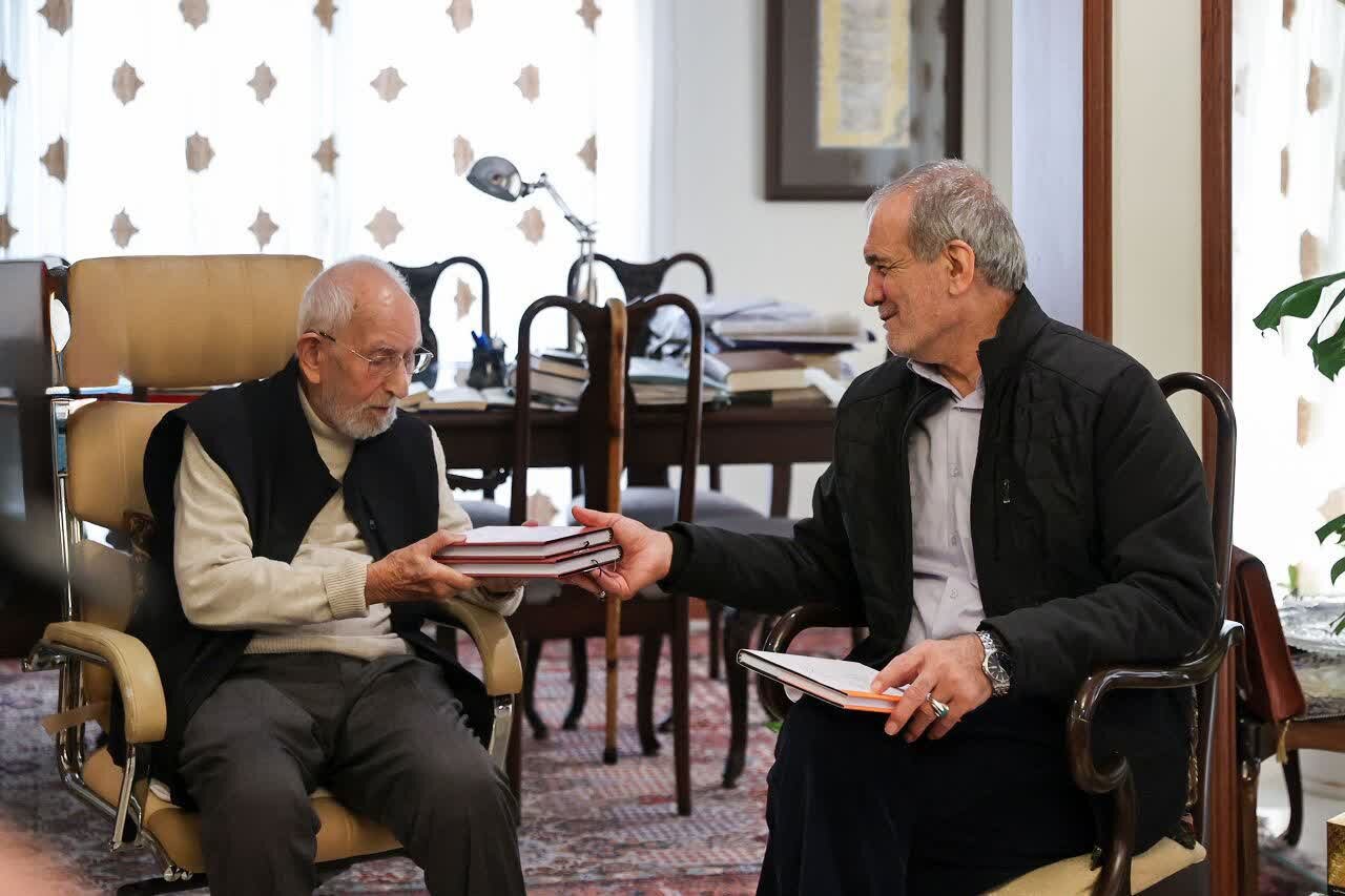 دیدار رئیسجمهور و وزیر فرهنگ با استاد محمدعلی موحد