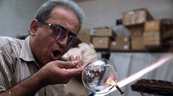 نقش علم شیشهگری در پیشرفت صنایع آزمایشگاهی و فناوریهای نوین