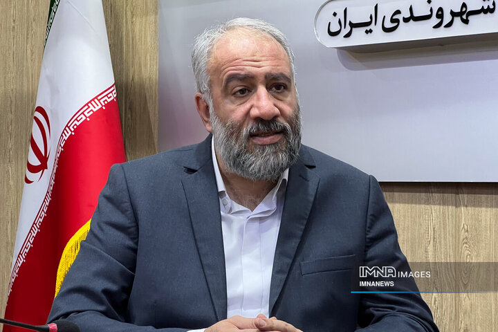 جلوگیری از نصب ۷۳۳ تابلوهای غیرمجاز در شهر اصفهان