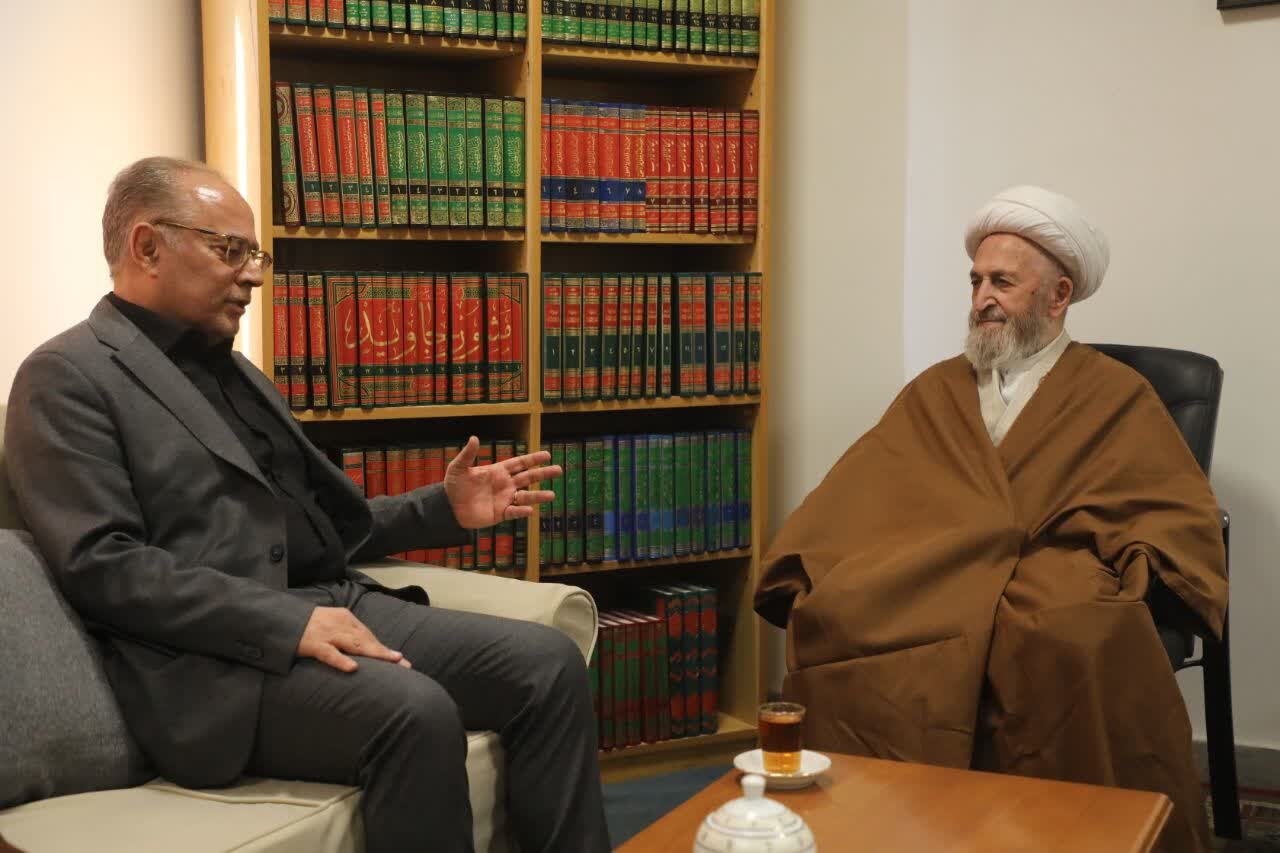 ضرورت دوری از تنش در میان قوای سهگانه و حل معضلات معیشتی مردم