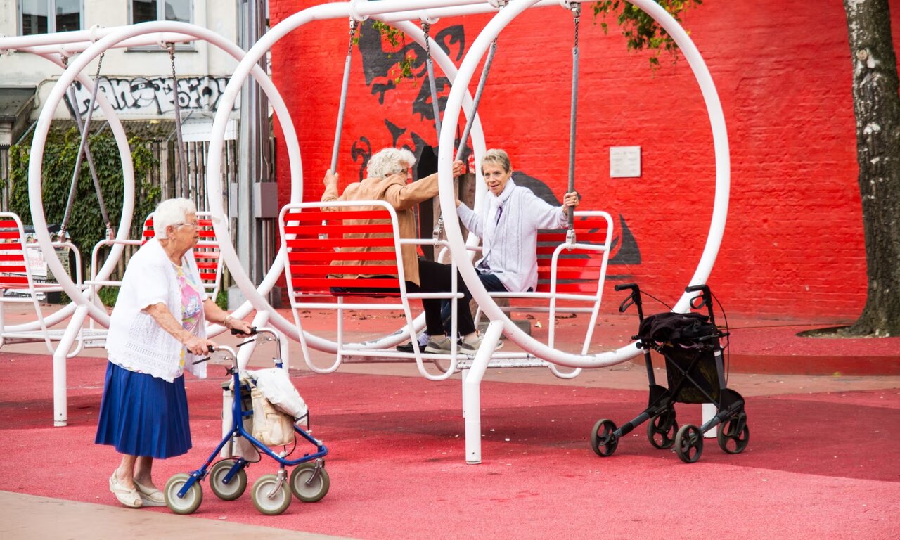 تاثیر پیری جمعیت بر نظامهای شهری و راهکارهای مقابله با آن