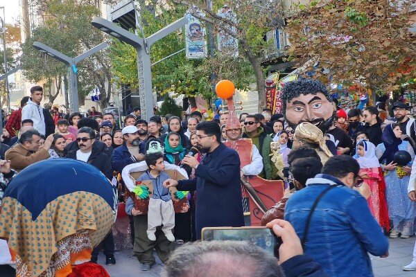 آغاز سی‌وپنجمبن جشنواره استانی تئاتر کردستان با کارناوال عروسکی