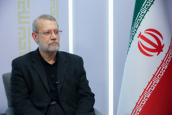 لاریجانی: تا گرفتن تاوان، دست از سر آمریکا برنمیداریم