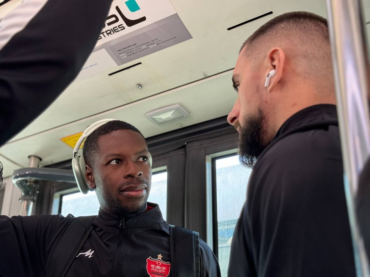 پیمان برادری برای موفقیت سپاهان/ VAR بلای جان تراکتور