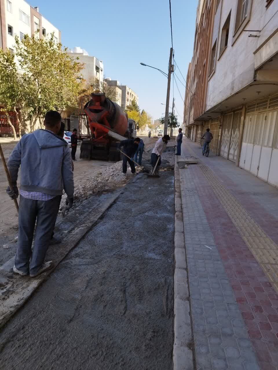 پیشرفت ۵۰ درصدی پروژه روکش آسفالت و پیادهروسازی خیابان سعدی