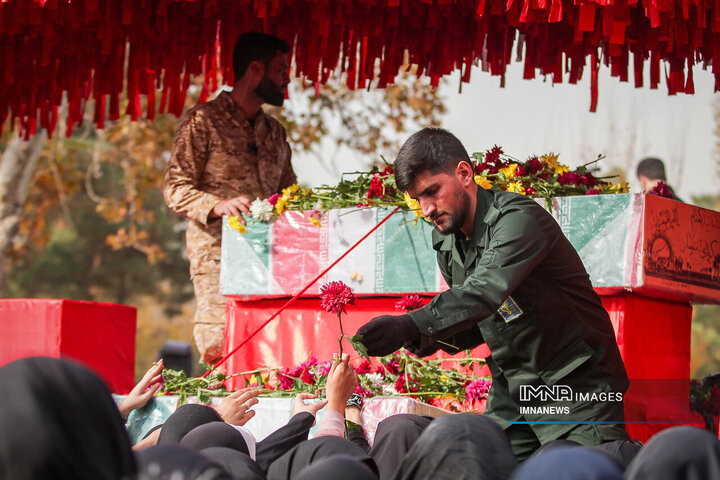 مراسم تشییع پیکر شهدای گمنام از دانشگاه تهران برگزار شد