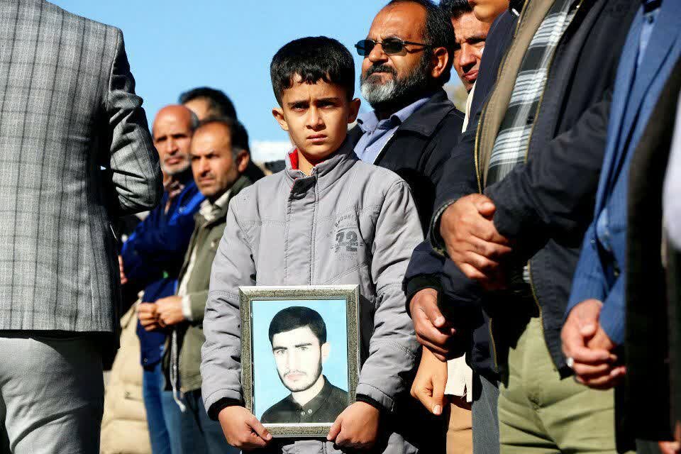 سنگ تمام مردم دورود در استقبال از لالههای فاطمی + تصاویر