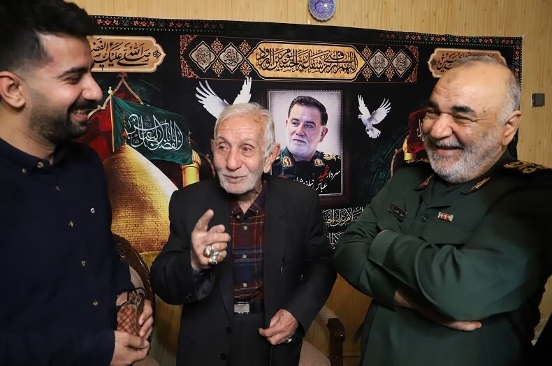 حضور سرلشکر سلامی در منزل پدری شهید نیلفروشان + تصاویر