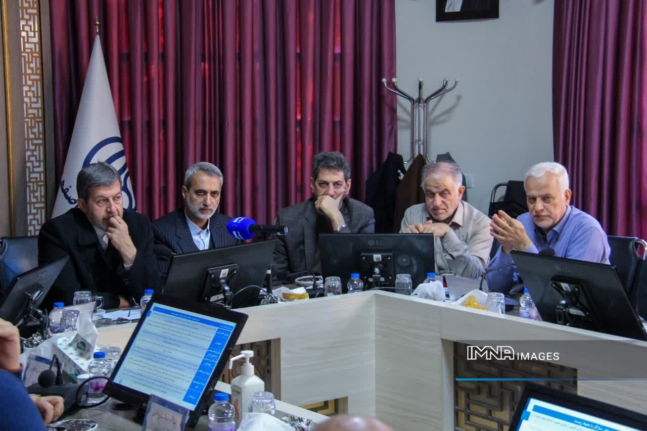 امکان اجرای نیروگاه خورشیدی بر پشتبام ۱۵۰ هزار واحد مسکونی در شهر اصفهان