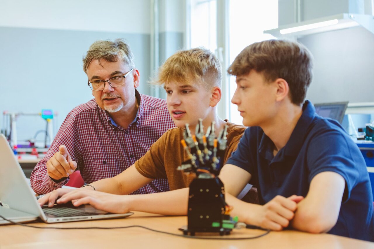 کشورهای کوچک چگونه از هوش مصنوعی بهره بردهاند؟