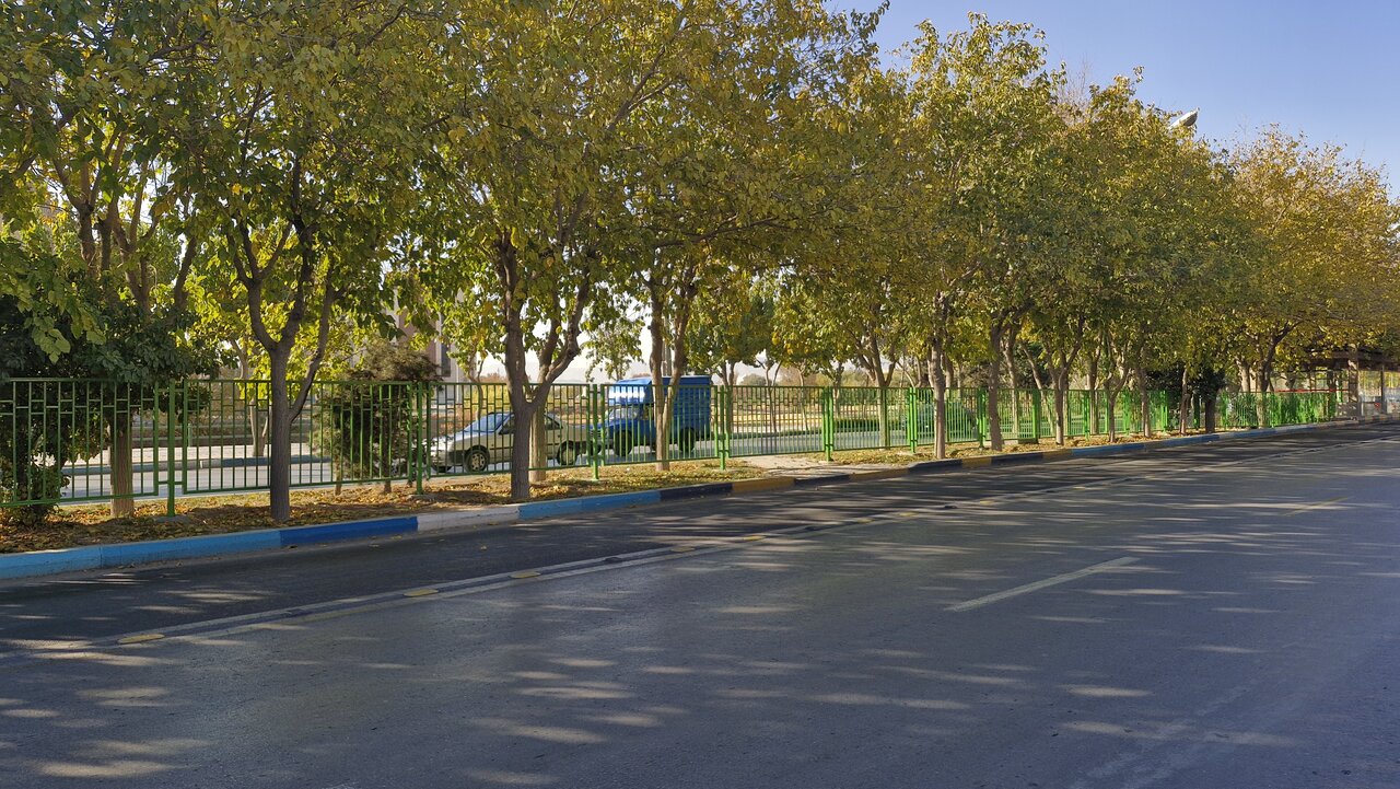 جداسازی ترافیکی خیابان جی با نردهگذاری میانی عملیاتی شد