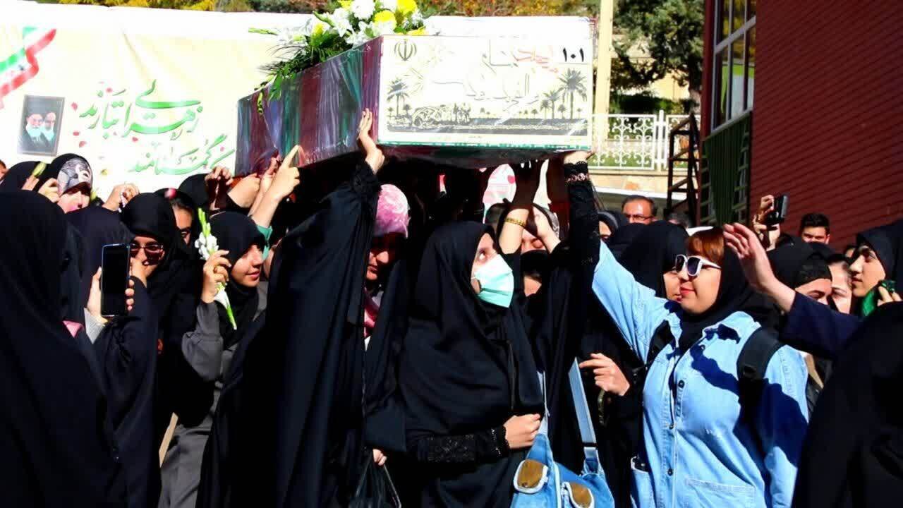 استقبال بینظیر دانشجویان دانشگاههای یاسوج از پیکر مطهر شهدای خوشنام+عکس