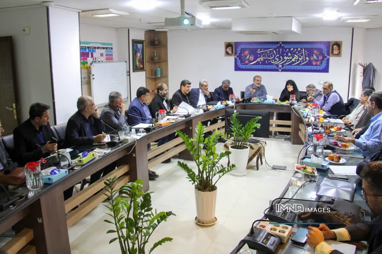 تأکید بر تکمیل و تأمین مالی ۱۰ تصفیهخانه و تأمین آب پایدار برای پارکها و باغهای اصفهان