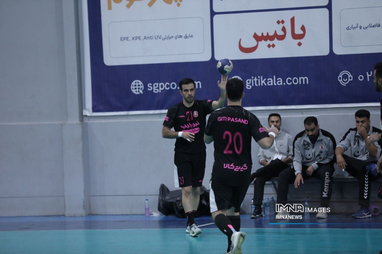 یک بام و دو هوای انحلال یا تیمداری گیتیپسند در هندبال و والیبال