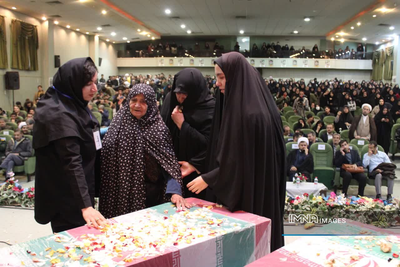 خوشنام تویی گمنام منم/ میزبانی یک ایران از لالههای فاطمی