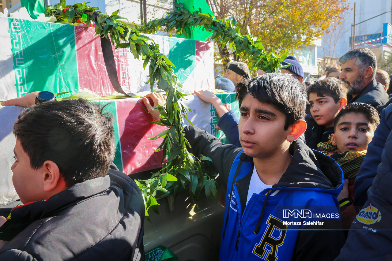 زندگی بر مدار شهدا؛ تحکیم پیوند هویت و ارزشهای اخلاقی مفاخر ملی با پرورش دانشآموزان