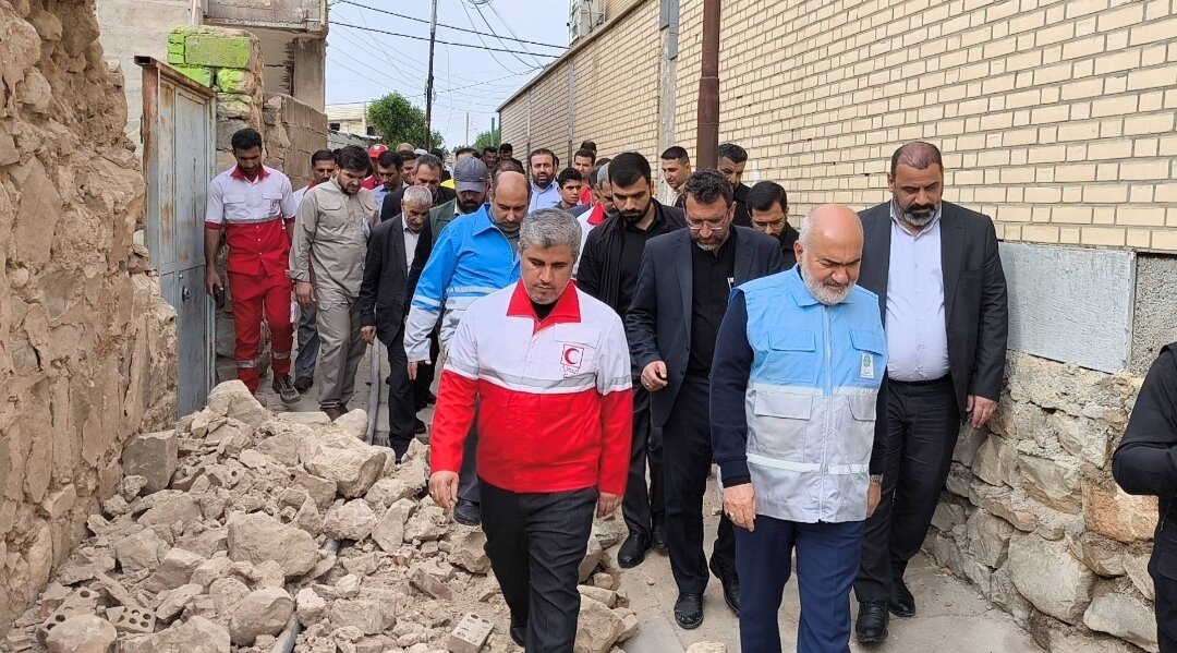 حضور استاندار خوزستان در مناطق زلزلهزده مسجدسلیمان